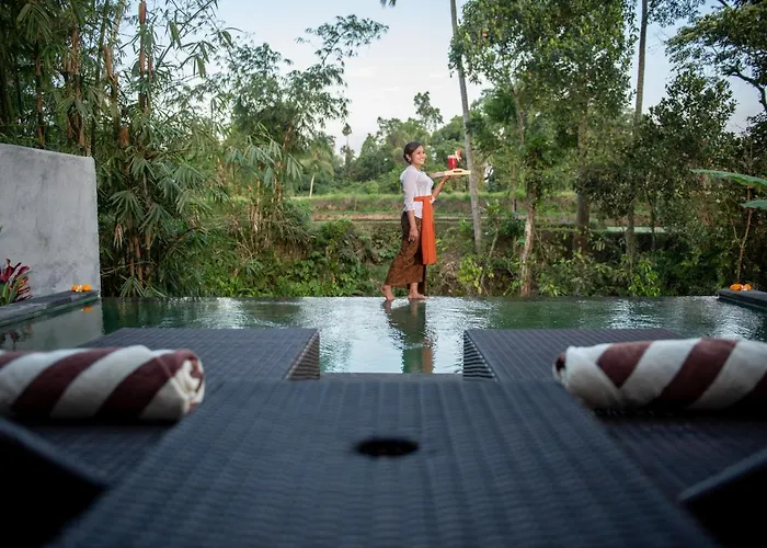 Madhawa & * Ubud